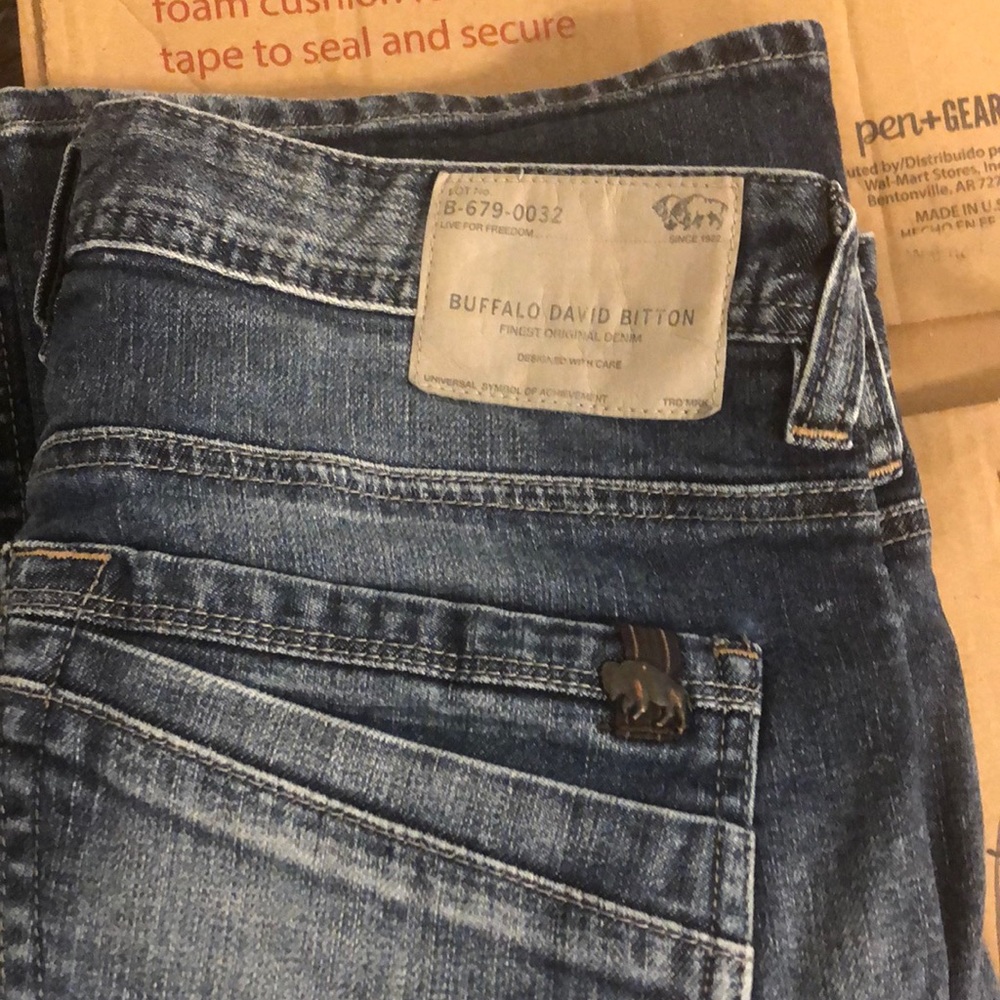 Buffalo David Bitton size 32x34. Like new!!